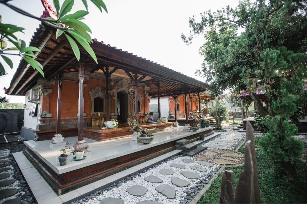 Escotel Villa Marga ตาบานัน ภายนอก รูปภาพ