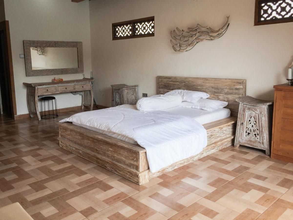 Escotel Villa Marga ตาบานัน ภายนอก รูปภาพ