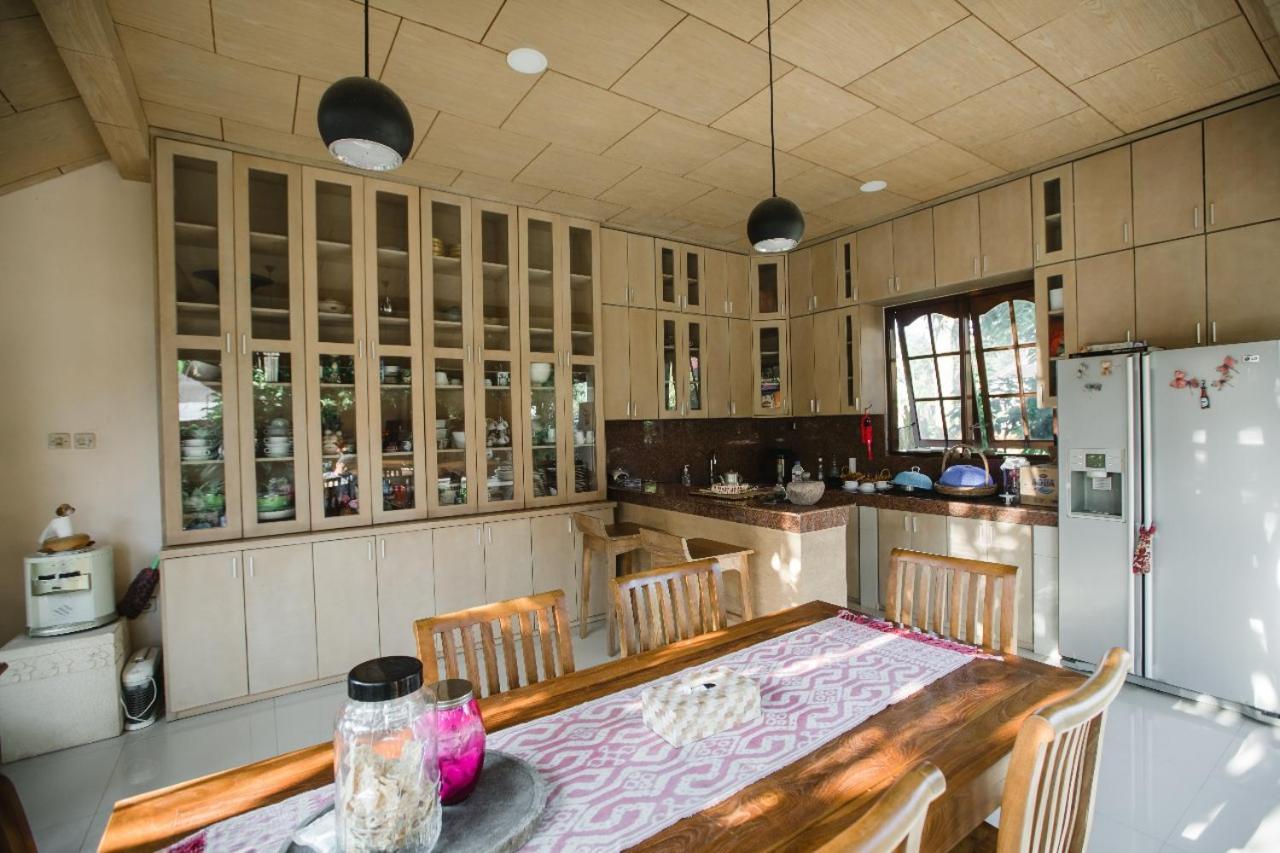 Escotel Villa Marga ตาบานัน ภายนอก รูปภาพ